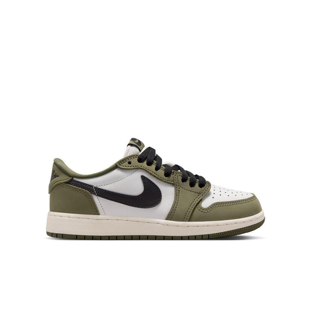 Your Neighborhood Shoe Store | Shop Sneakers, Shoes  display picture 3