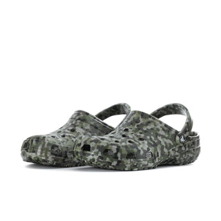 Men's camo slip-on clogs with heel strap and circular logo ornament