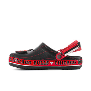 Mens Crocband clog side view in black and red with Chicago Bulls band