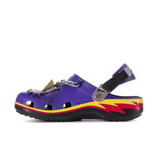 Men's classic clog, side view in purple with black strap, silver buckle and lightning print