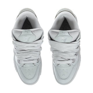 Light grey men’s skate sneakers, tongue and inner collar view with laces