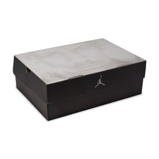 Jordan shoebox with silver lid and black base, for Air Jordan 5 sneakers