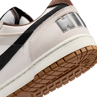 Men's low-top sneakers, close-up of gum outsole tread and black stripe detail