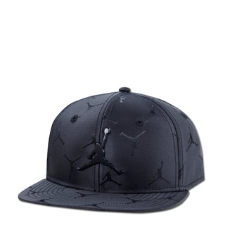 Youth black snapback cap with embroidered Jumpman jacquard pattern