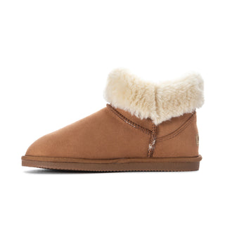 Women's chestnut low boot with faux-fur trim and front seam detail