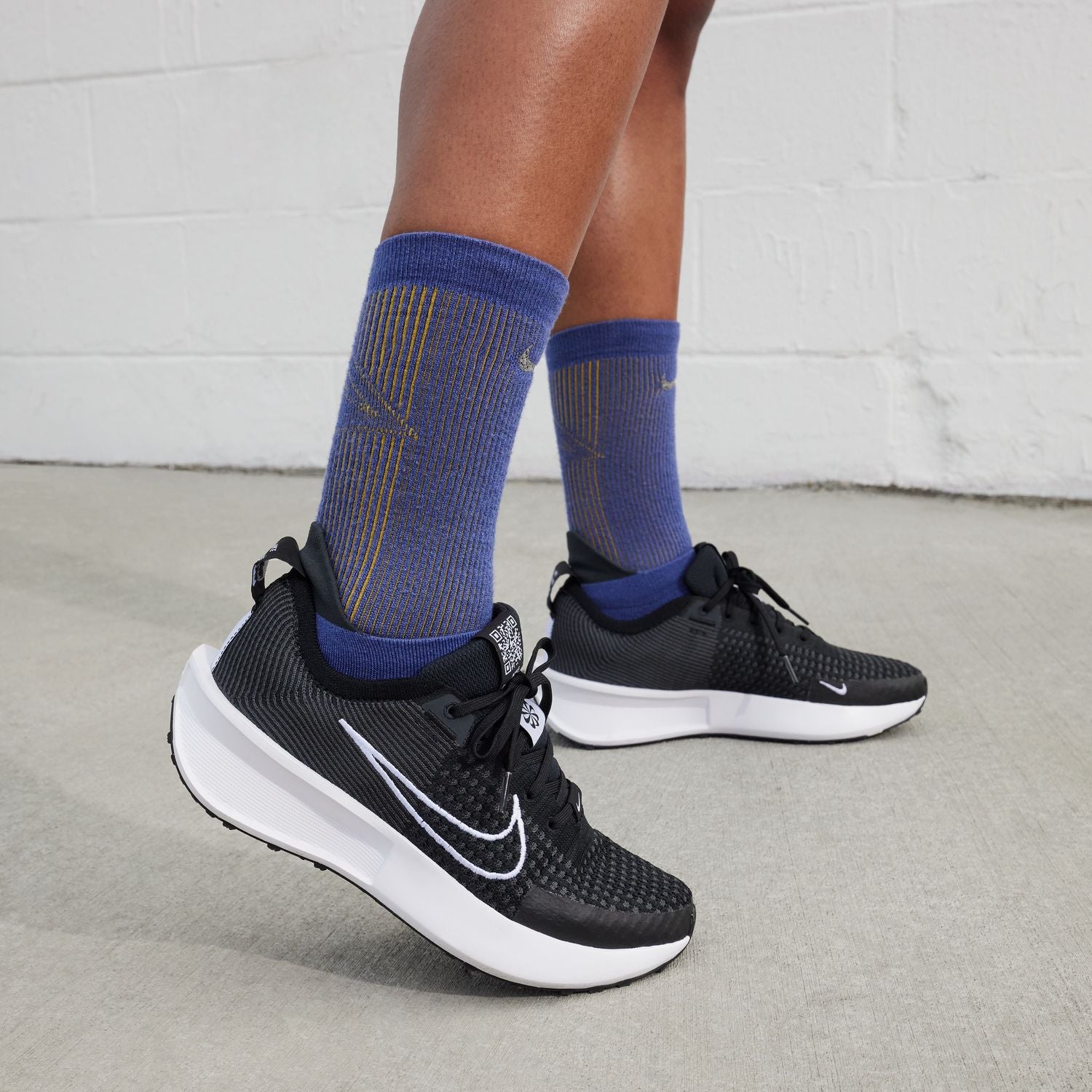Amazon.com | Nike Interact Run Men's Road Running Shoes