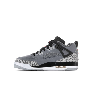 Youth low-top sneakers side view: cool grey upper, black sole, red details, speckled toe