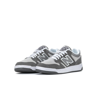 Youth low-top sneakers, dark gray and white, with large N logo on the side