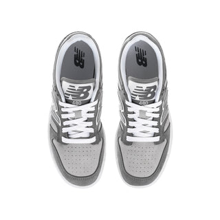 Youth sneakers in dark gray and white, with 'NB' logo and lace-up closure