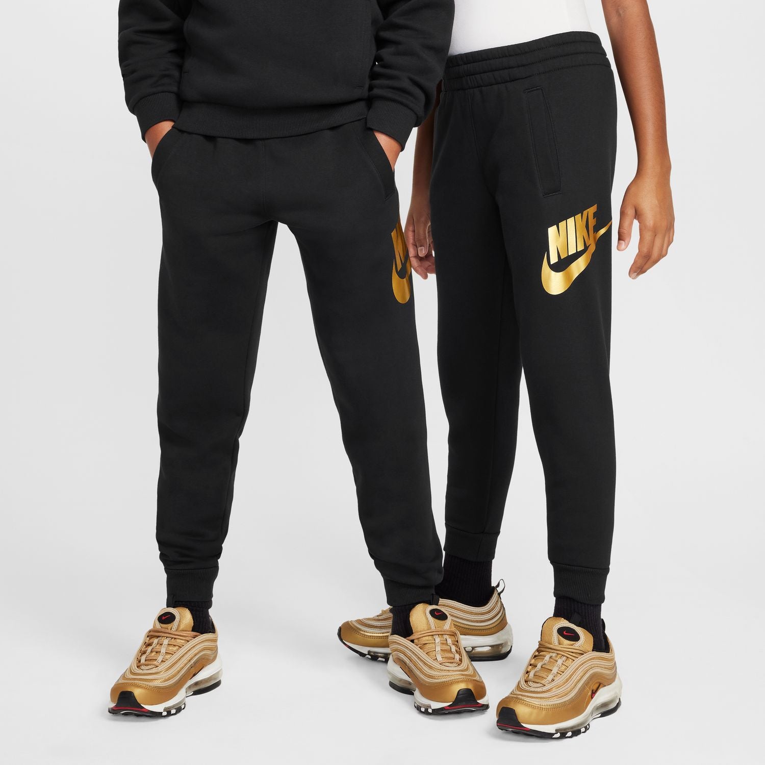 り*ょ様 日本未入荷Nike Club BB Gold ジョガー セットアップ Nike Club Fleece Jogger | Kids | Black/Metallic Gold | ShopWSS
