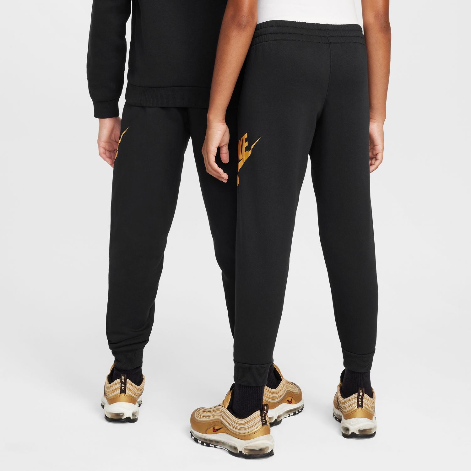 り*ょ様 日本未入荷Nike Club BB Gold ジョガー セットアップ Nike Club Fleece Jogger | Kids | Black/Metallic Gold | ShopWSS