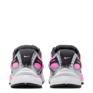 Women's sneakers heel view, gray with pink details and white cushioned midsole.