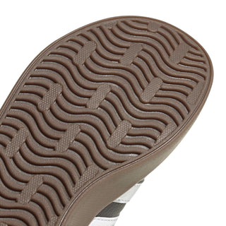 Kids shoe sole tread in brown with wavy traction grooves