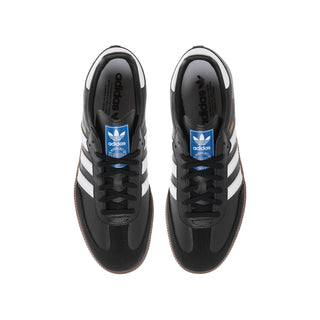 Youth sneakers in black leather with white adidas stripes and gum rubber sole.