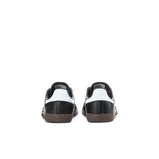 Kids black Samba OG sneakers heel view, brown gum sole