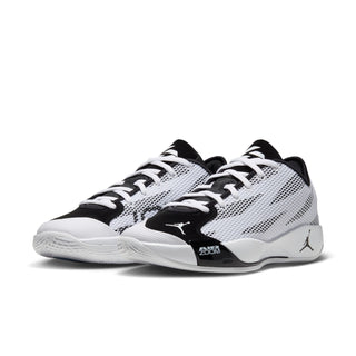 Men’s low-top basketball shoes in white/black with lace-up and side Jumpman logos