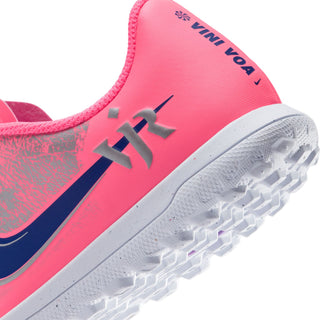 Youth pink heel with 'VIN VO A' text, blue trim, and grippy white turf studs