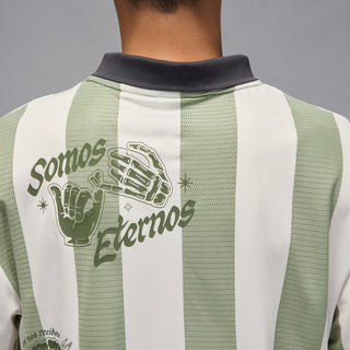 Men's goalie top back close-up: green goalkeeper hand graphic with “Somos” and “Felmos”