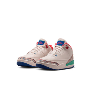 Kids retro sneakers, side view in off-white with red lining and green sole strip