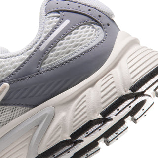Close-up of Nike V5 RNR sneaker heel mesh, gray overlay and sculpted midsole