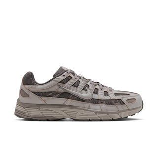 Men's lace-up running shoes in light bone and gray with chunky sole