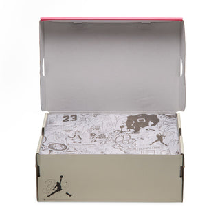 Kids' Retro 3 SE shoebox open, with printed tissue paper and a Jumpman logo.