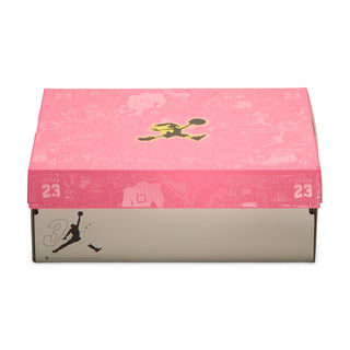 Kids' Retro 3 SE shoebox with a pink illustrated lid and Jumpman logo.