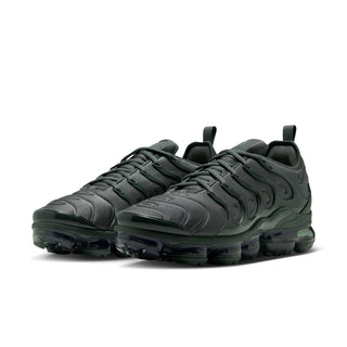 Men's Air VaporMax Plus sneakers, side view in dark green/black with cushioned Air sole