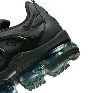 Men's Air VaporMax Plus sneakers, close-up of side and translucent Air sole in dark green