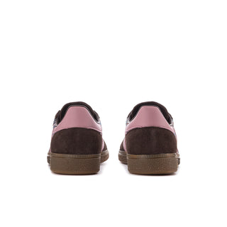 Women's low-top sneakers, heel view with dark brown suede and mauve rear accents, gum sole.