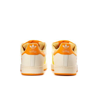 Men's Superstar II sneakers with orange heel tabs and back character logo on white leather-look uppers