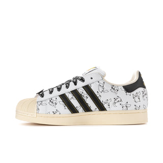 Men's white low-top sneakers, black laces, three green-striped bands, cartoon characters