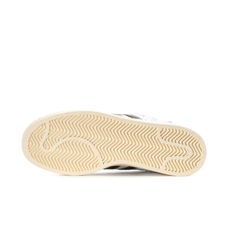 Men's sneaker outsole view with zigzag tread, white rubber sole