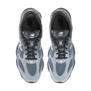 Men's New Balance sneakers, light blue upper with gray lace eyelets and logo