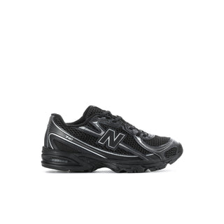 Kids black and silver metallic front three-quarter sneaker with N logo and padded collar