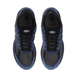 Men's 2002R sneakers, front view of two shoes with padded tongue and dark blue laces