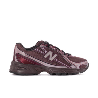 Women’s running shoes in burgundy with white N logo and black outsole detail
