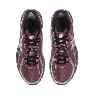 Women’s running shoes, top view: burgundy uppers, black laces, padded tongue