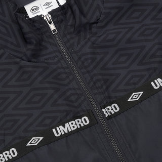 Black coaches jacket detail: full-zip front with Umbro logo stripe and diamond pattern