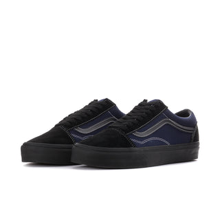 Men's low-top lace sneakers in black and navy with black rubber sole
