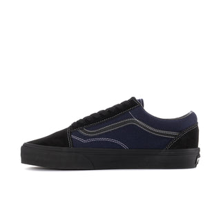 Men's low-top lace sneakers in black and navy with white outline stitching