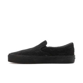 Women's black lace-texture slip-on sneaker with side elastic gore
