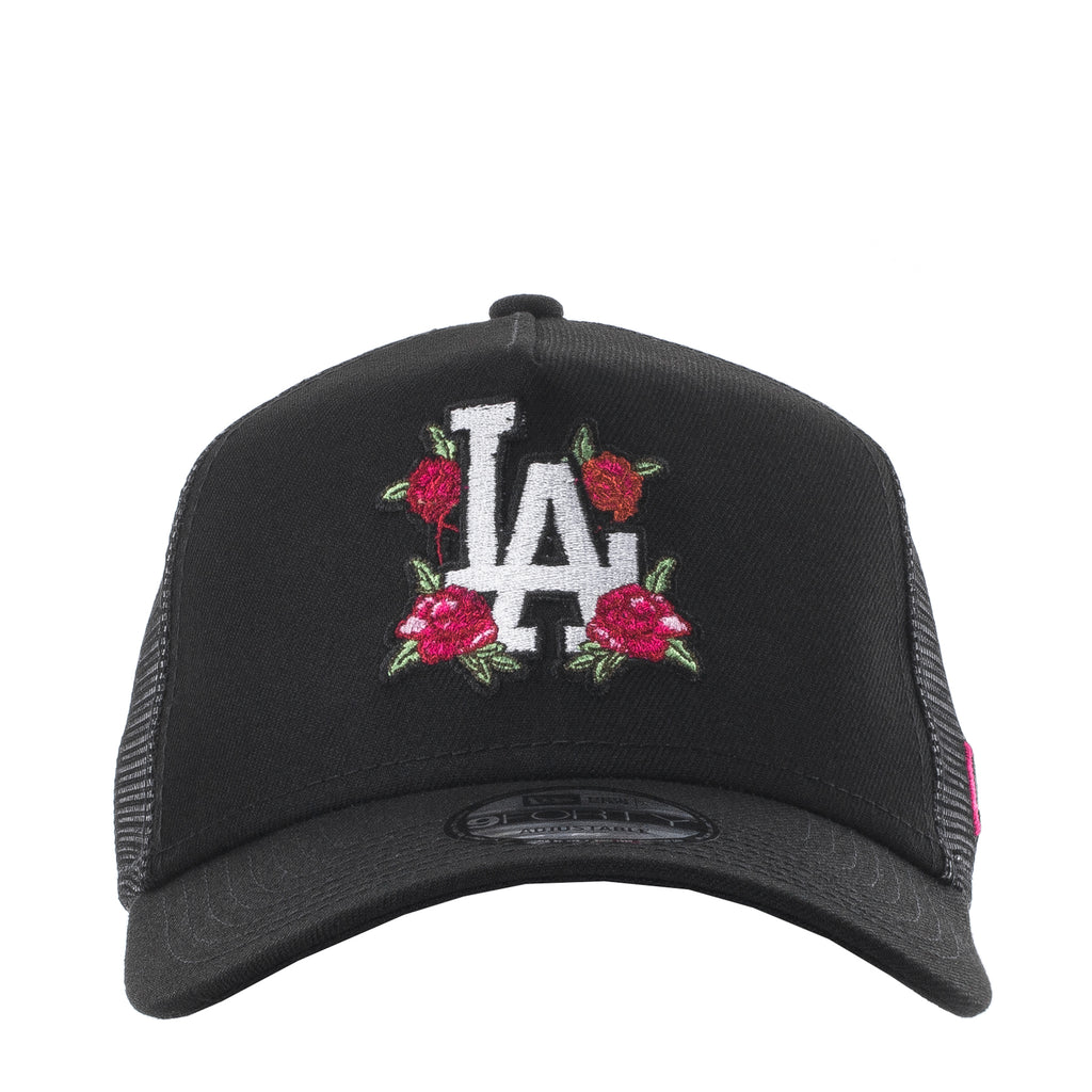 la hat with roses